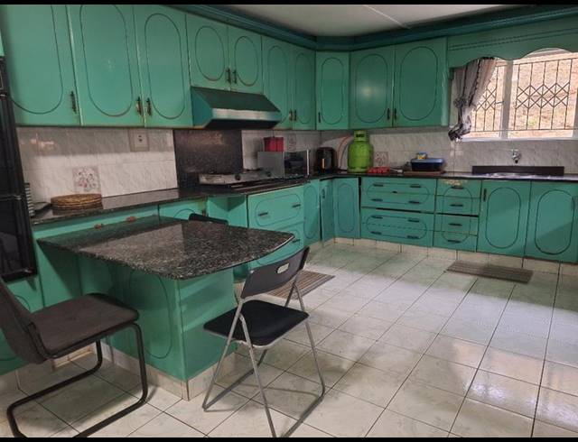 4 BEDROOM HOUSE FOR SALE IN CRAIGIEBURN